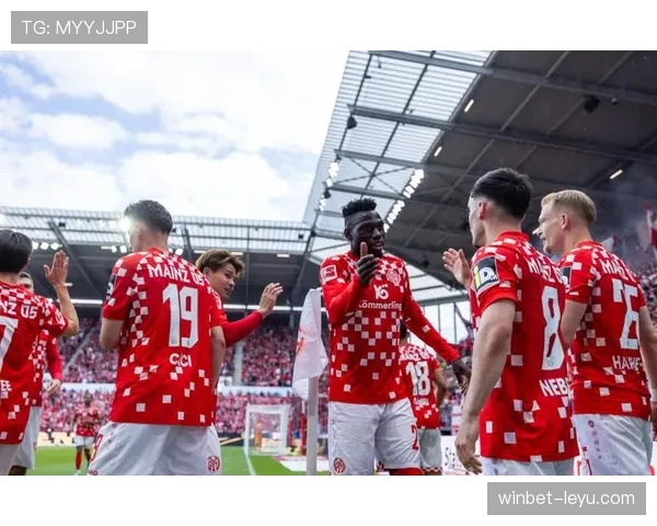 美因茨队上演惊天逆转，历史性保级成功彰显顽强斗志