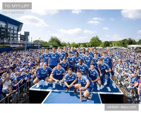 沙尔克中路渗透奏效，逆转取胜引爆球迷热议