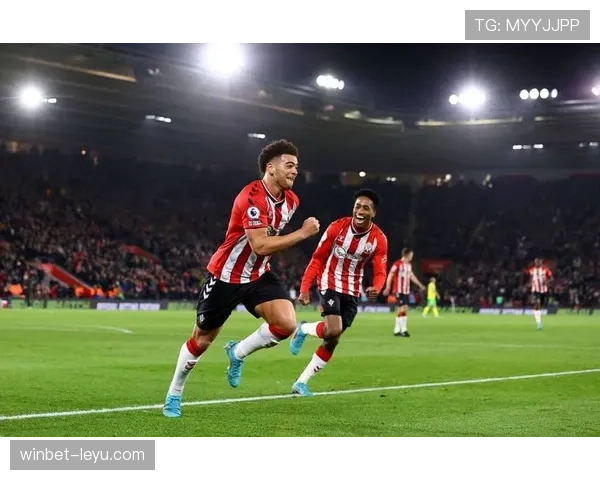 科隆高压逼抢体系显威力，助球队豪取连胜