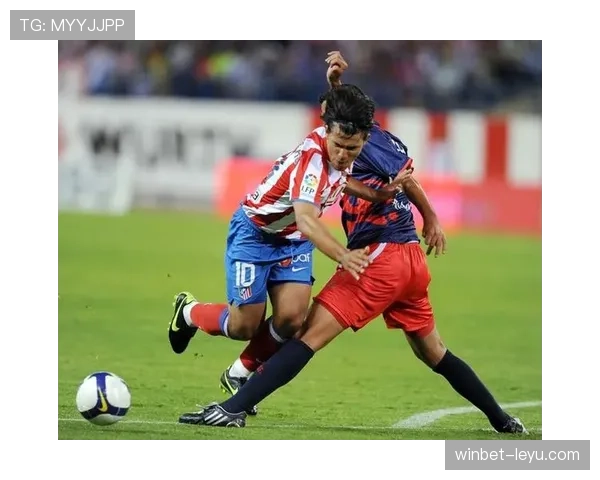 阿圭罗全面技艺闪耀赛场，引领足球新潮流