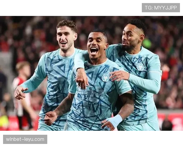 埃弗顿狂胜对手状态回暖，重燃英超争冠希望