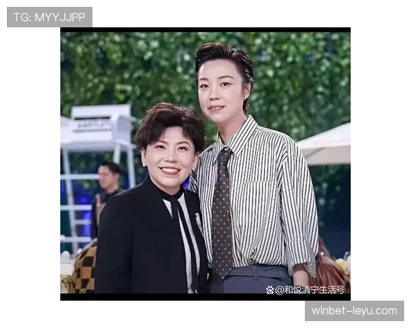 刷到邓亚萍拎着塑料篮买菜的照，奥运女王＋市井日常，这反差也太看不懂